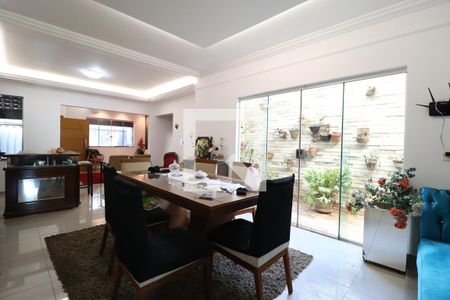 Sala de casa para alugar com 3 quartos, 301m² em Jardim Karaíba, Uberlândia