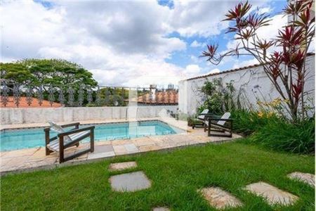 Casa à venda com 4 quartos, 270m² em Vila Sonia, São Paulo