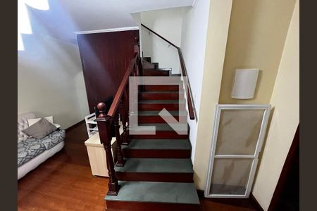 Escada de casa à venda com 3 quartos, 177m² em Jardim Primavera, São Paulo