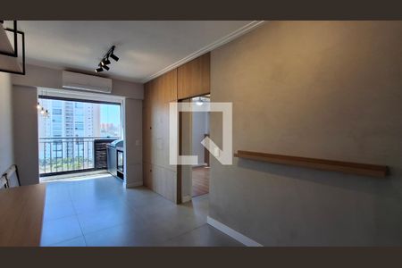 Sala de apartamento à venda com 2 quartos, 61m² em Taquaral, Campinas