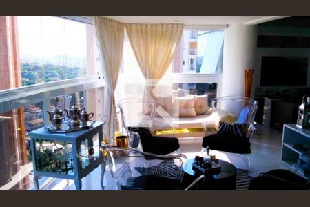 Apartamento à venda com 3 quartos, 244m² em Vila Suzana, São Paulo