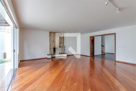 Casa à venda com 3 quartos, 319m² em Jardim Petropolis, São Paulo