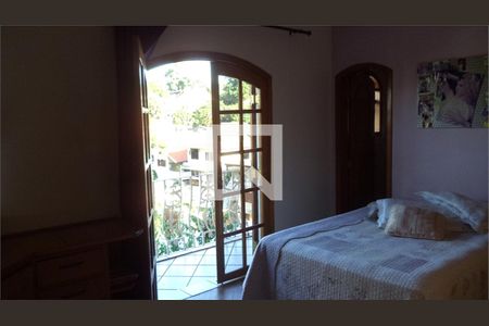 Casa à venda com 3 quartos, 253m² em Jardim Prudência, São Paulo