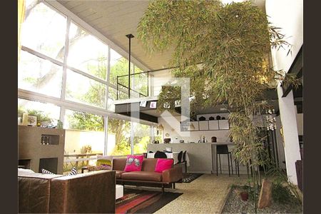 Casa à venda com 3 quartos, 270m² em Jardim Prudência, São Paulo
