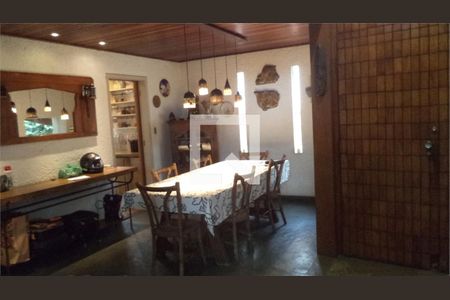 Casa à venda com 6 quartos, 500m² em Chácara Monte Alegre, São Paulo
