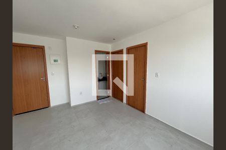 Sala de apartamento para alugar com 2 quartos, 40m² em Del Castilho, Rio de Janeiro