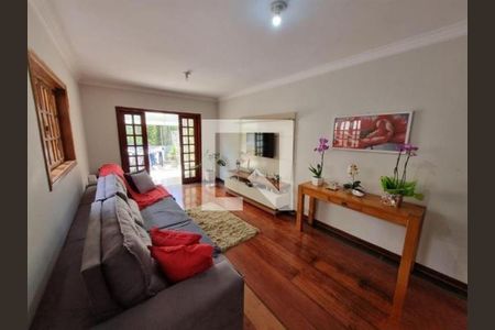Casa à venda com 3 quartos, 179m² em Jardim das Vertentes, São Paulo