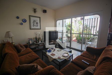 Sala de TV de casa à venda com 3 quartos, 500m² em Jardim Londrina, São Paulo