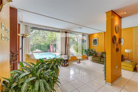 Casa à venda com 4 quartos, 700m² em Jardim Santa Helena, São Paulo