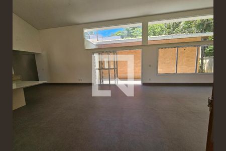 Sala de casa à venda com 3 quartos, 250m² em Chácara das Paineiras, São Paulo