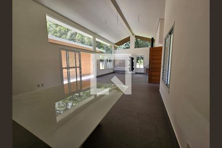 Sala de casa à venda com 3 quartos, 250m² em Chácara das Paineiras, São Paulo