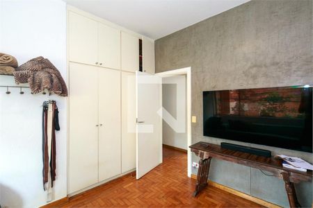 Casa à venda com 3 quartos, 302m² em Jardim Petropolis, São Paulo