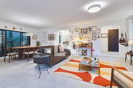 Casa à venda com 3 quartos, 330m² em Santo Amaro, São Paulo