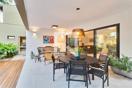 Casa à venda com 3 quartos, 330m² em Santo Amaro, São Paulo