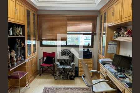 Apartamento à venda com 3 quartos, 242m² em Vila Suzana, São Paulo