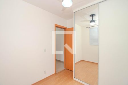 Quarto 2 de apartamento para alugar com 2 quartos, 45m² em Humaitá, Porto Alegre