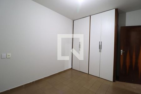 Quarto 2 de casa para alugar com 3 quartos, 90m² em Santa Mônica, Uberlândia