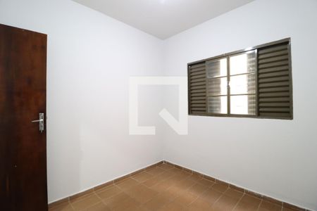 Quarto 1 de casa para alugar com 3 quartos, 90m² em Santa Mônica, Uberlândia