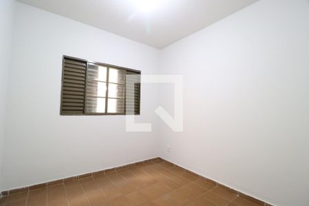 Quarto 1 de casa para alugar com 3 quartos, 90m² em Santa Mônica, Uberlândia