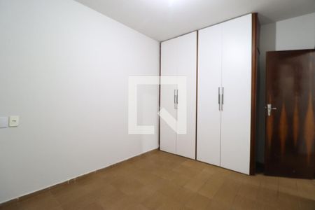 Quarto 2 de casa para alugar com 3 quartos, 90m² em Santa Mônica, Uberlândia