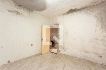 Quarto 1  de casa à venda com 3 quartos, 190m² em Vila Carmosina, São Paulo