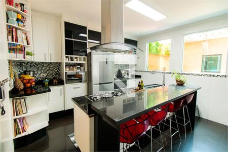 Casa à venda com 3 quartos, 270m² em Bosque da Saúde, São Paulo