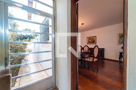 Casa à venda com 3 quartos, 160m² em Vila Arriete, São Paulo