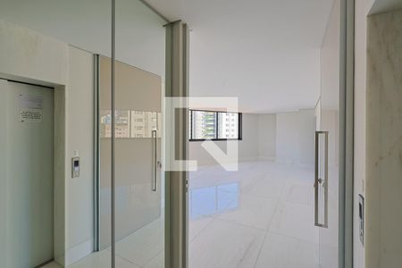 Entrada de apartamento à venda com 4 quartos, 186m² em Serra, Belo Horizonte