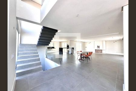 Casa à venda com 4 quartos, 375m² em Vila Nova, Porto Alegre