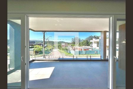 Casa à venda com 4 quartos, 375m² em Vila Nova, Porto Alegre