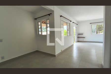 Sala de casa de condomínio para alugar com 3 quartos, 120m² em Vargem Pequena, Rio de Janeiro