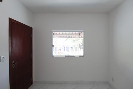Sala de casa para alugar com 2 quartos, 60m² em Santa Martinha, Ribeirão das Neves