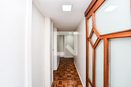 Corredor de apartamento à venda com 3 quartos, 140m² em São João, Porto Alegre