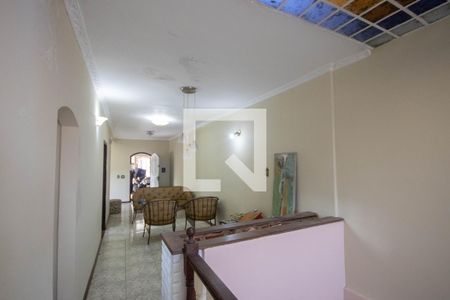Sala 1 de casa para alugar com 4 quartos, 230m² em Vila Irmaos Arnoni, São Paulo