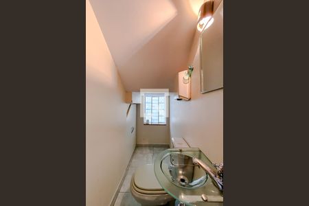Lavabo de casa à venda com 4 quartos, 188m² em Vila Canero, São Paulo