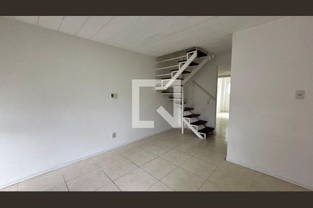 Sala de casa de condomínio para alugar com 3 quartos, 120m² em Vargem Pequena, Rio de Janeiro