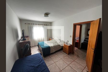 Quarto 1 de casa à venda com 4 quartos, 220m² em Vila Bandeirantes, São Paulo
