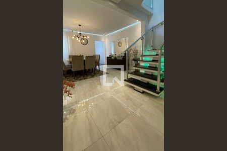 Casa à venda com 3 quartos, 340m² em Vila Bertioga, São Paulo