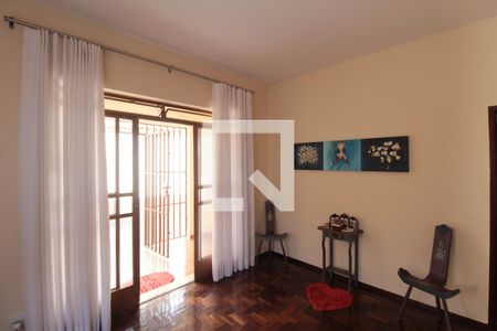 Sala de casa à venda com 2 quartos, 351m² em Glória, Belo Horizonte