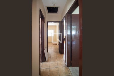 Corredor de casa para alugar com 3 quartos, 200m² em Cristal, Porto Alegre