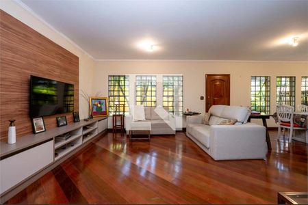 Casa à venda com 4 quartos, 284m² em Parque Colonial, São Paulo