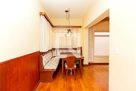 Casa à venda com 4 quartos, 300m² em Jardim Prudência, São Paulo