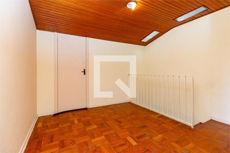 Casa à venda com 4 quartos, 300m² em Jardim Prudência, São Paulo