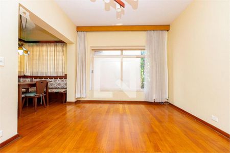 Casa à venda com 4 quartos, 300m² em Jardim Prudência, São Paulo