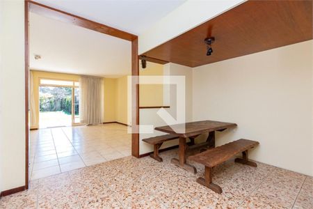 Casa à venda com 4 quartos, 300m² em Jardim Prudência, São Paulo
