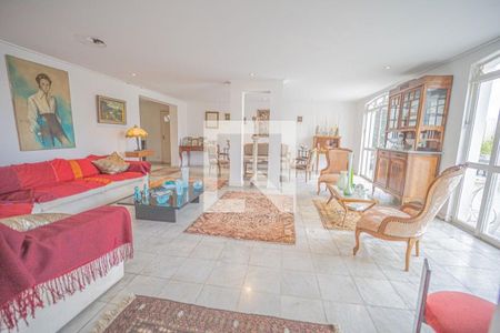 Casa à venda com 3 quartos, 350m² em Pacaembu, São Paulo
