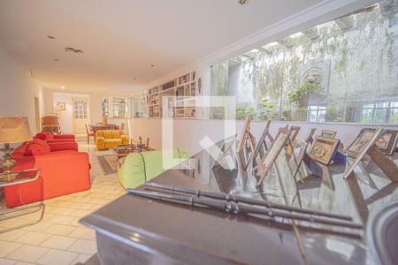 Casa à venda com 3 quartos, 350m² em Pacaembu, São Paulo