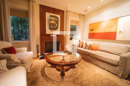 Casa à venda com 3 quartos, 318m² em Pacaembu, São Paulo