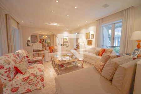 Casa à venda com 3 quartos, 318m² em Pacaembu, São Paulo