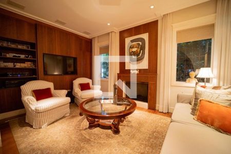 Casa à venda com 3 quartos, 318m² em Pacaembu, São Paulo